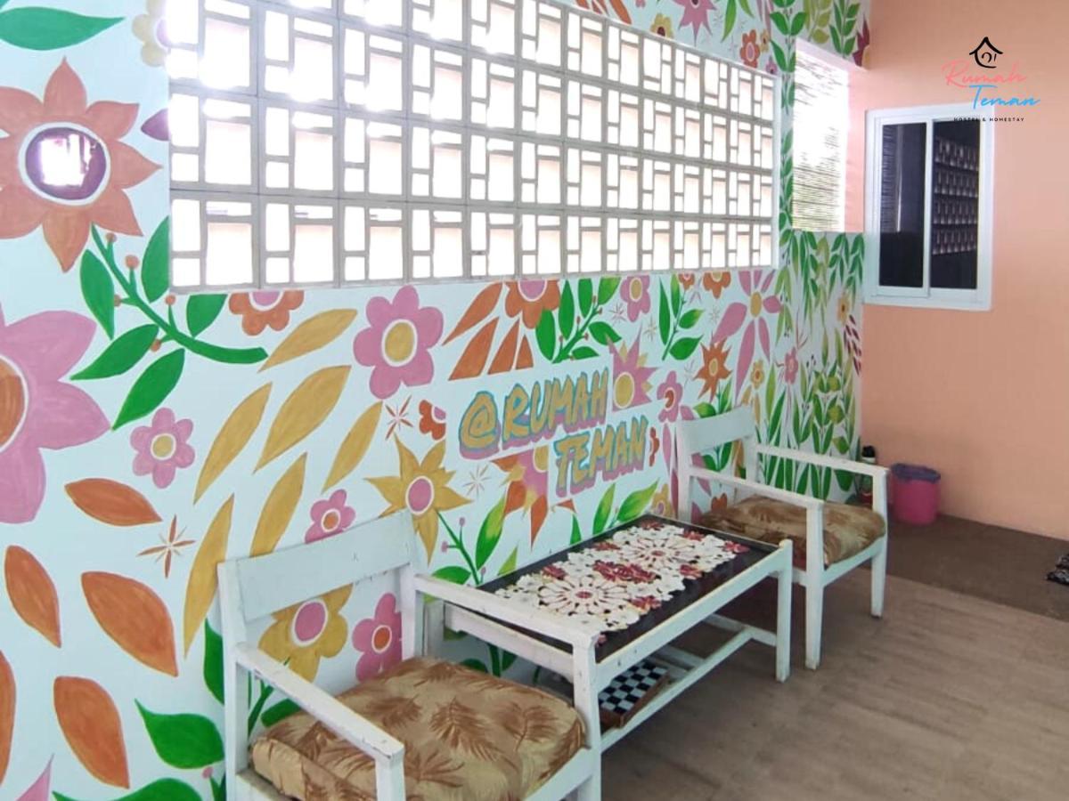 Rumah Teman Hostel スマラン エクステリア 写真